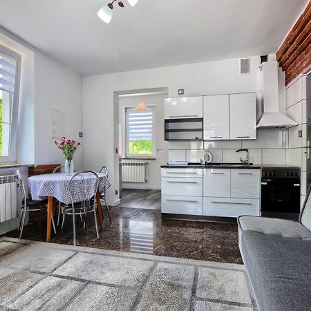 Ceglany Apartament Ustrzyki Dolne Zewnętrze zdjęcie