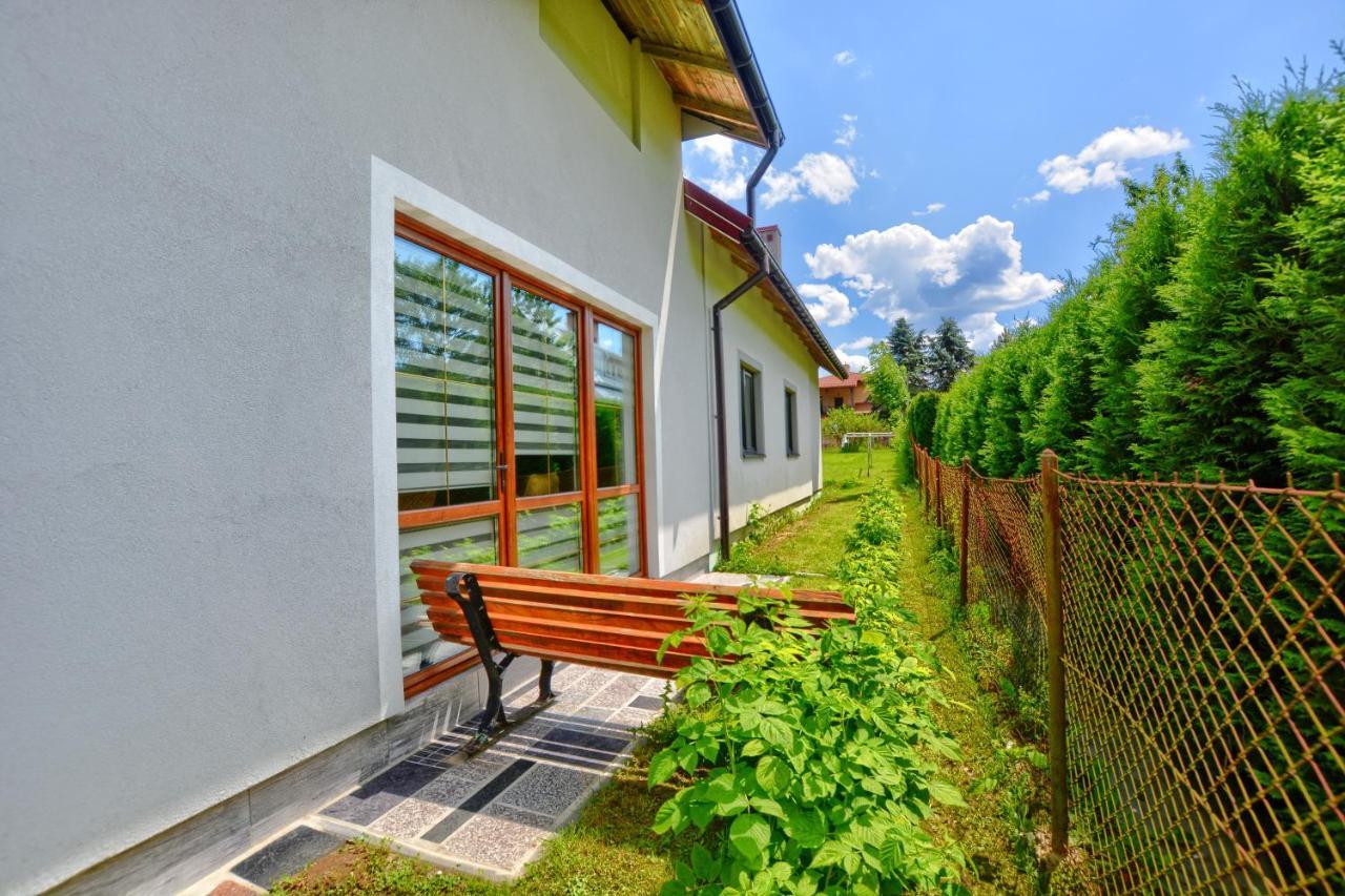 Ceglany Apartament Ustrzyki Dolne Zewnętrze zdjęcie
